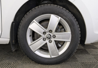 Подержанный автомобиль Skoda Rapid Liftback 2019 года (12 фото)