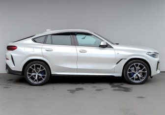 Подержанный автомобиль BMW X6 2022 года (4 фото)