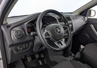 Подержанный автомобиль Renault Sandero 2020 года (15 фото)