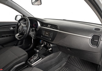 Подержанный автомобиль Kia Rio Hatchback 2021 года (12 фото)