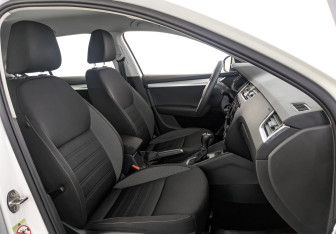 Подержанный автомобиль Skoda Octavia Liftback 2018 года (24 фото)