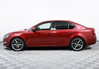 Подержанный автомобиль Skoda Octavia Liftback 2017 года (3 фото)