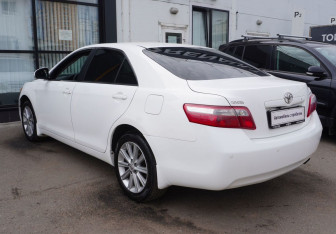 Подержанный автомобиль Toyota Camry Sedan 2011 года (7 фото)