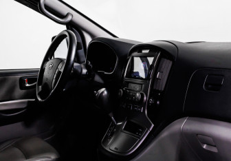 Подержанный автомобиль Hyundai Grand Starex 2011 года (9 фото)