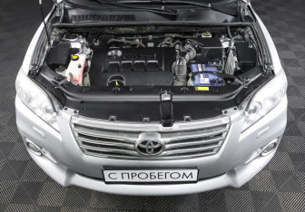 Подержанный автомобиль Toyota RAV4 2012 года (9 фото)