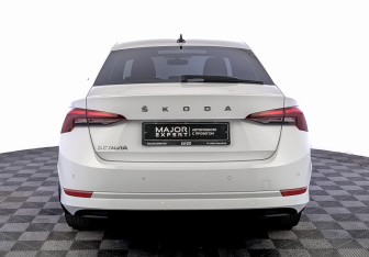 Подержанный автомобиль Skoda Octavia Liftback 2022 года (6 фото)