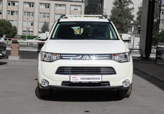 Подержанный автомобиль Mitsubishi Outlander 2013 года (2 фото)