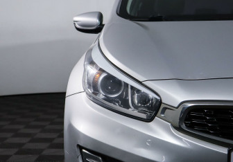 Подержанный автомобиль Kia Ceed Hatchback 2014 года (7 фото)