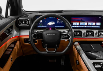 Подержанный автомобиль Jaecoo J8 2024 года (11 фото)