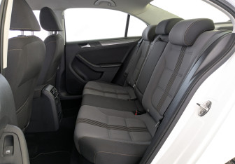 Подержанный автомобиль Volkswagen Jetta Sedan 2016 года (18 фото)