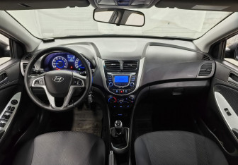 Подержанный автомобиль Hyundai Solaris Sedan 2011 года (11 фото)