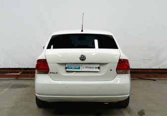 Подержанный автомобиль Volkswagen Polo Sedan 2012 года (6 фото)