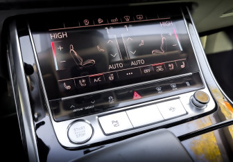 Подержанный автомобиль Audi Q8 2019 года (29 фото)
