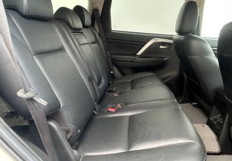 Подержанный автомобиль Mitsubishi Pajero Sport 2021 года (11 фото)