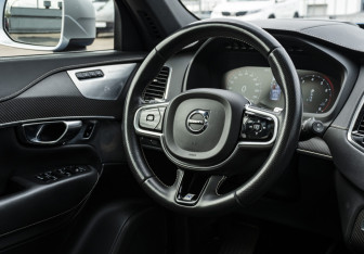 Подержанный автомобиль Volvo XC90 2019 года (10 фото)