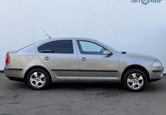 Подержанный автомобиль Skoda Octavia Liftback 2008 года (4 фото)