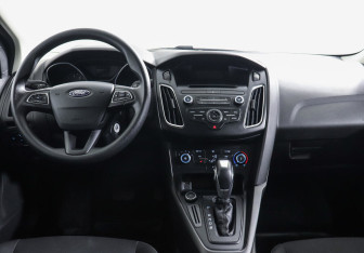 Подержанный автомобиль Ford Focus Sedan 2018 года (6 фото)