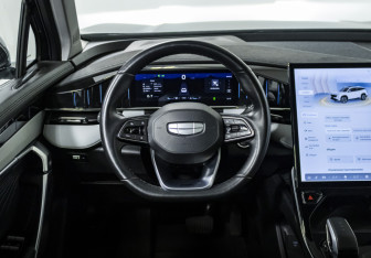 Подержанный автомобиль Geely Atlas 2024 года (12 фото)