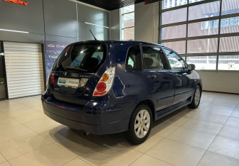 Подержанный автомобиль Suzuki Liana Wagon 2005 года (4 фото)
