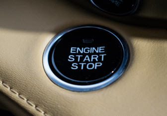 Подержанный автомобиль Changan UNI-V 2022 года (15 фото)