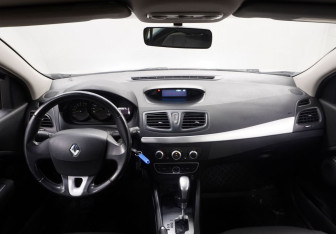 Подержанный автомобиль Renault Megane Hatchback 2012 года (11 фото)