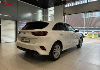 Подержанный автомобиль Kia Ceed Hatchback 2018 года (4 фото)