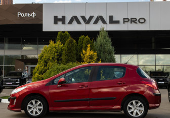 Подержанный автомобиль Peugeot 308 Hatchback 2010 года (6 фото)