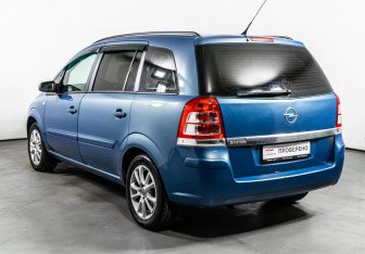 Подержанный автомобиль Opel Zafira Compactvan 2008 года (7 фото)