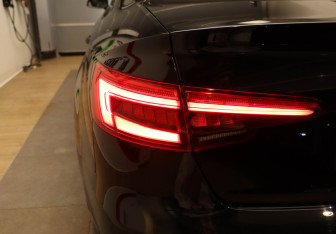 Подержанный автомобиль Audi A4 Sedan 2017 года (25 фото)