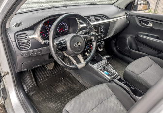 Подержанный автомобиль Kia Rio Hatchback 2021 года (16 фото)