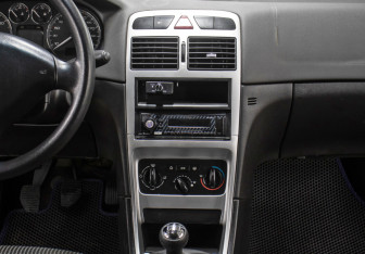 Подержанный автомобиль Peugeot 307 Hatchback 2007 года (14 фото)