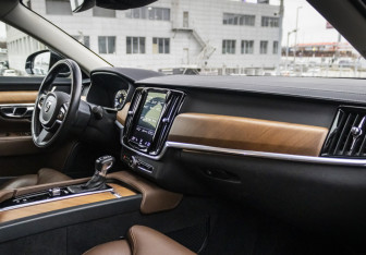 Подержанный автомобиль Volvo S90 2019 года (12 фото)