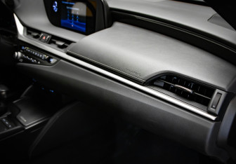 Подержанный автомобиль Lexus ES 2020 года (25 фото)