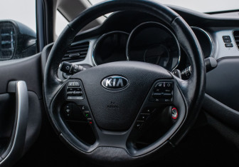 Подержанный автомобиль Kia Ceed Wagon 2015 года (15 фото)