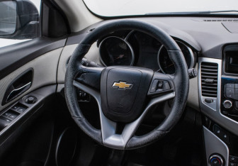 Подержанный автомобиль Chevrolet Cruze Hatchback 2012 года (15 фото)