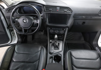 Подержанный автомобиль Volkswagen Tiguan 2018 года (14 фото)