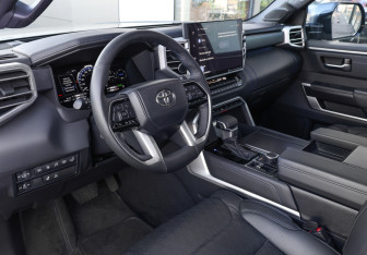 Подержанный автомобиль Toyota Sequoia 2022 года (16 фото)
