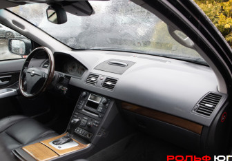 Подержанный автомобиль Volvo XC90 2005 года (7 фото)