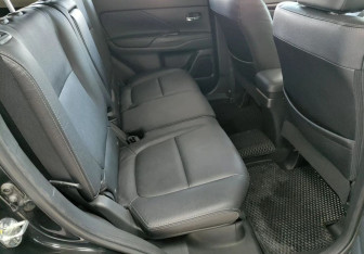 Подержанный автомобиль Mitsubishi Outlander 2018 года (16 фото)