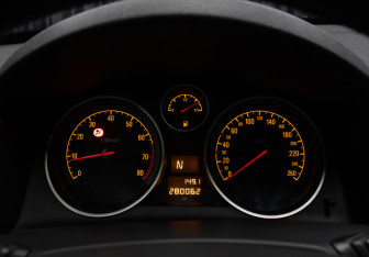 Подержанный автомобиль Opel Astra Hatchback 2011 года (13 фото)