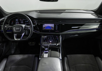 Подержанный автомобиль Audi Q8 2018 года (11 фото)