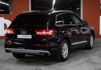 Подержанный автомобиль Audi Q7 2017 года (5 фото)