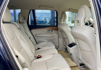Подержанный автомобиль Volvo XC90 2015 года (24 фото)