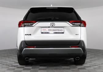 Подержанный автомобиль Toyota RAV4 2020 года (6 фото)