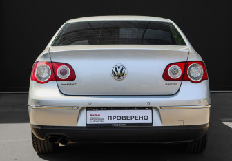 Подержанный автомобиль Volkswagen Passat Sedan 2007 года (5 фото)