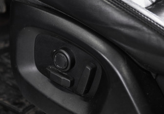 Подержанный автомобиль Land Rover Range Rover Sport 2016 года (10 фото)