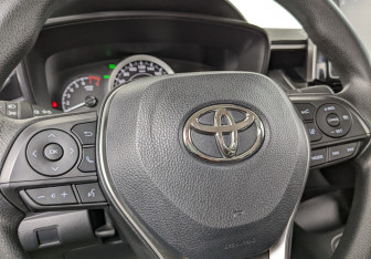 Подержанный автомобиль Toyota Corolla Sedan 2022 года (5 фото)