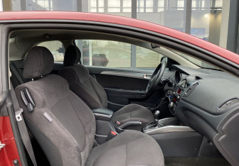 Подержанный автомобиль Kia Cerato Coupe 2011 года (20 фото)