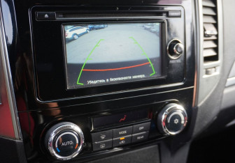 Подержанный автомобиль Mitsubishi Pajero 2014 года (14 фото)