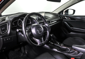 Подержанный автомобиль Mazda 3 Hatchback 2014 года (10 фото)
